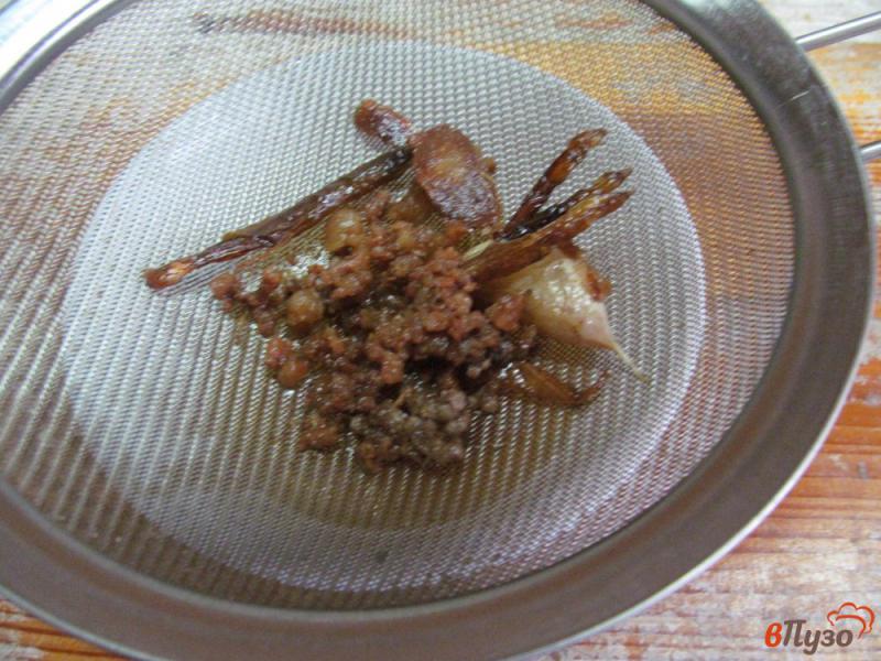 Фото приготовление рецепта: Салат из редьки с куриными шкварками шаг №2