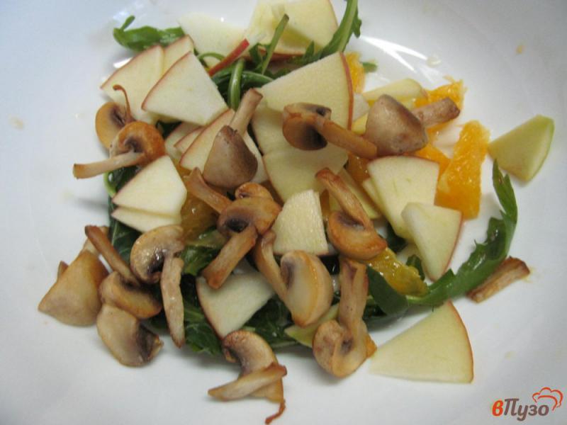 Фото приготовление рецепта: Фруктовый салат с шампиньоном шаг №5