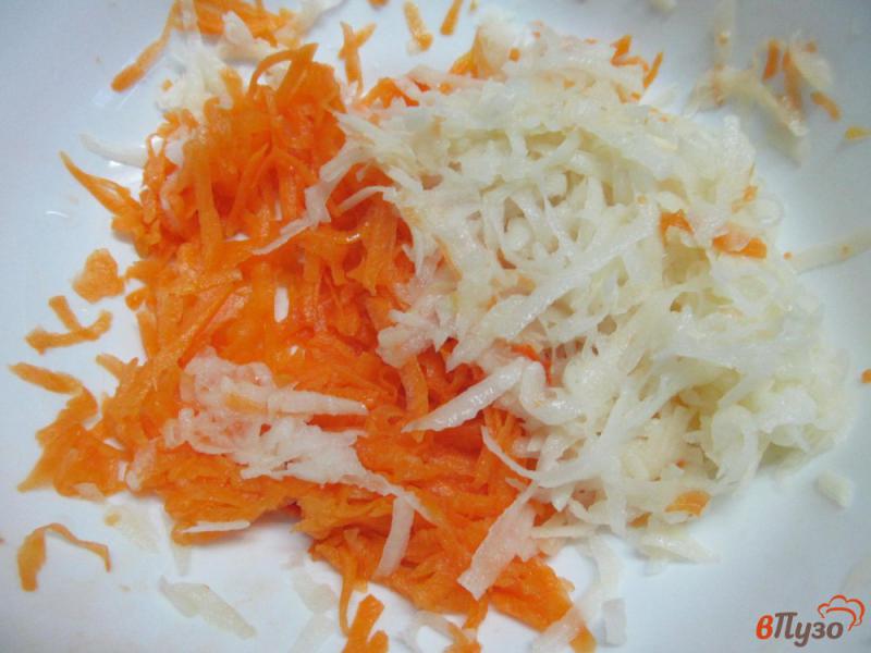 Фото приготовление рецепта: Оладьи из тыквы и картофеля шаг №2