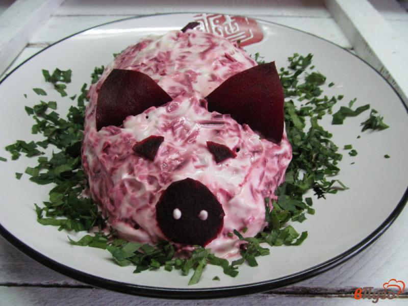Фото приготовление рецепта: Новогодняя свинка - селедка под шубой шаг №8