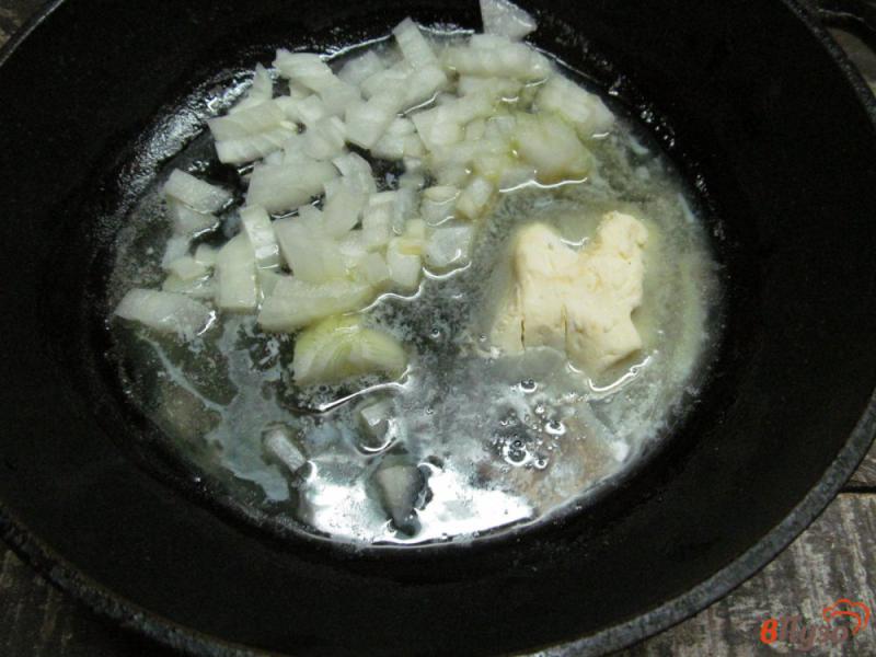 Фото приготовление рецепта: Картофельное пюре под соусом из горошка шаг №2