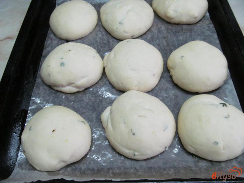 Фото приготовление рецепта: Картофельные булочки с тимьяном шаг №8