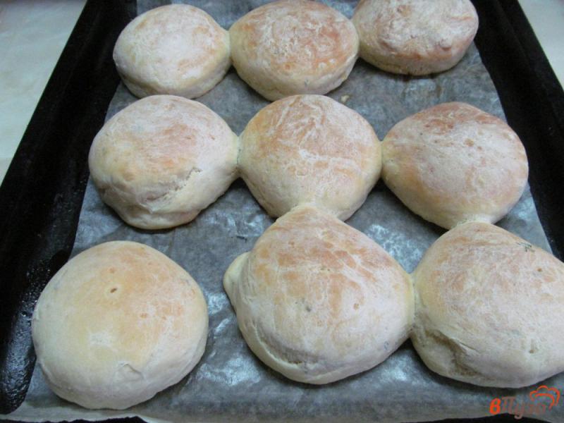 Фото приготовление рецепта: Картофельные булочки с тимьяном шаг №9