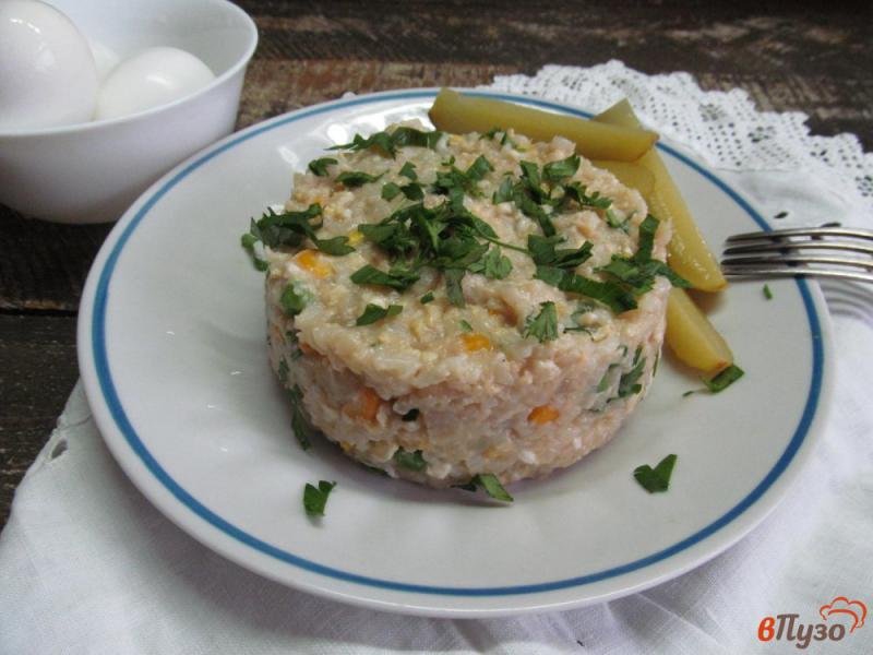 Фото приготовление рецепта: Жареный рис с кукурузой и яйцом шаг №7