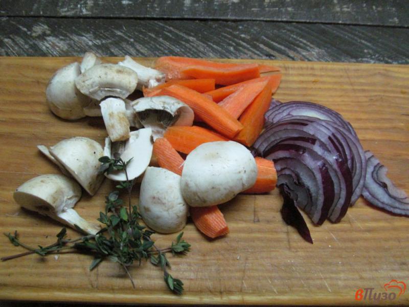 Фото приготовление рецепта: Свинина тушеная с овощами шаг №2