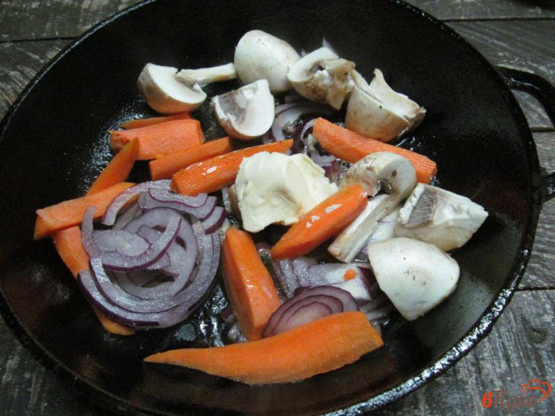 Фото приготовление рецепта: Свинина тушеная с овощами шаг №3