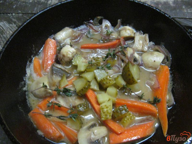 Фото приготовление рецепта: Свинина тушеная с овощами шаг №4
