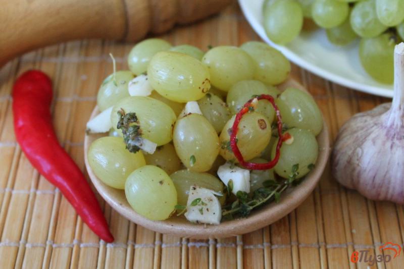 Фото приготовление рецепта: Виноград маринованный с острым перцем шаг №8