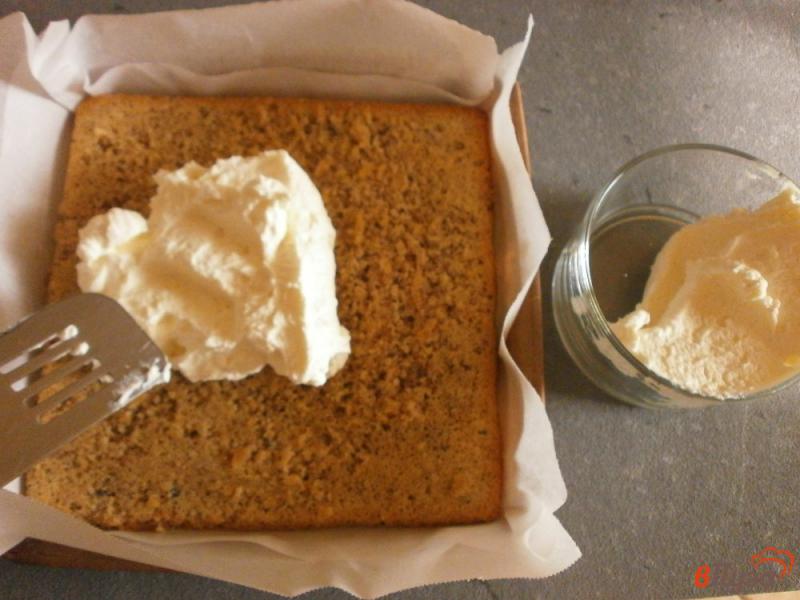Фото приготовление рецепта: Бисквитно - ореховый торт с тыквенным и сливочным кремом шаг №13