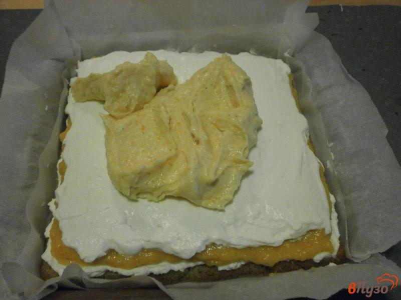 Фото приготовление рецепта: Бисквитно - ореховый торт с тыквенным и сливочным кремом шаг №16