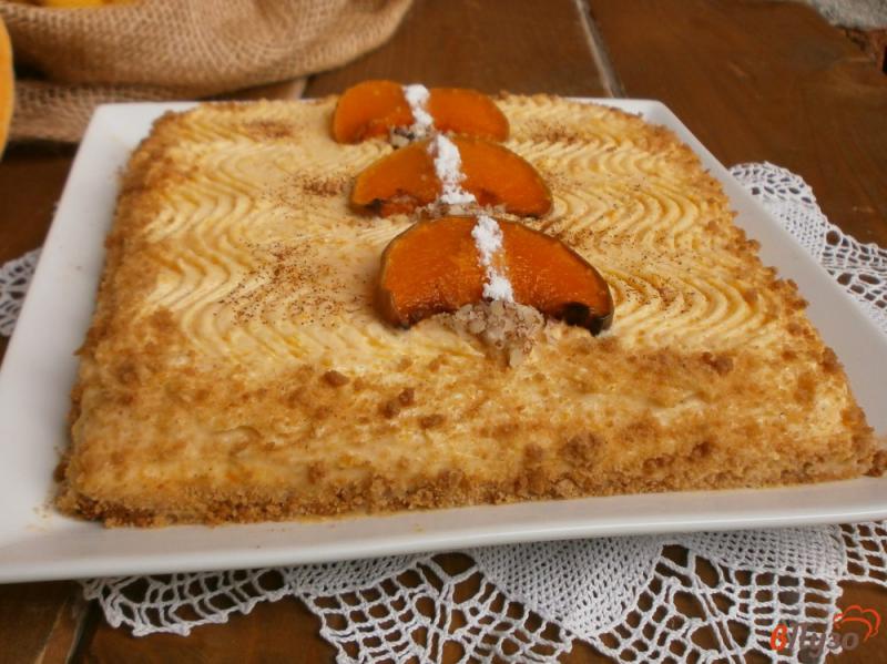 Фото приготовление рецепта: Бисквитно - ореховый торт с тыквенным и сливочным кремом шаг №17