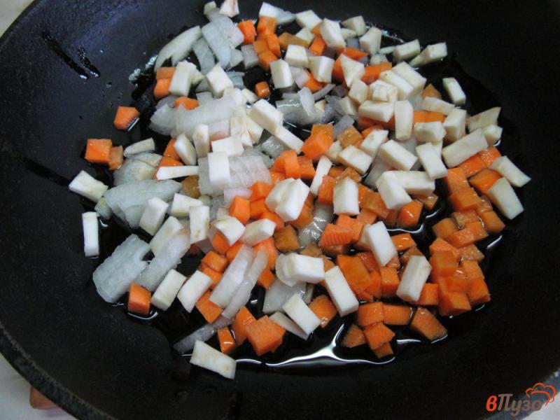 Фото приготовление рецепта: Тори тяхн - курица с рисом и овощами шаг №1