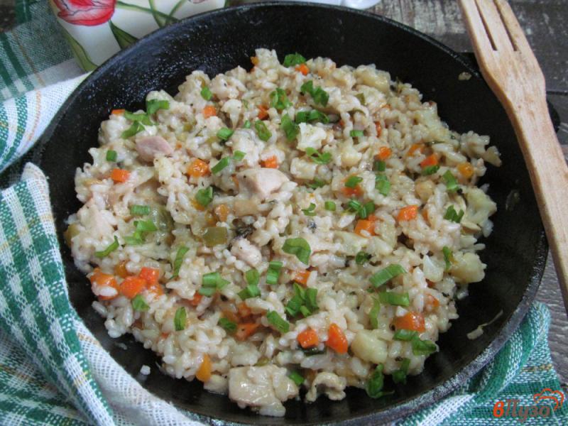 Фото приготовление рецепта: Тори тяхн - курица с рисом и овощами шаг №5