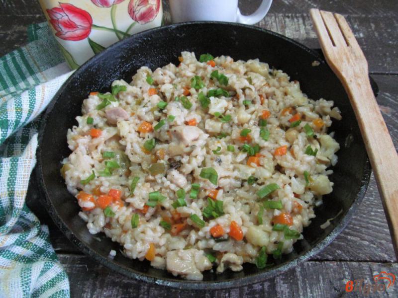 Фото приготовление рецепта: Тори тяхн - курица с рисом и овощами шаг №6