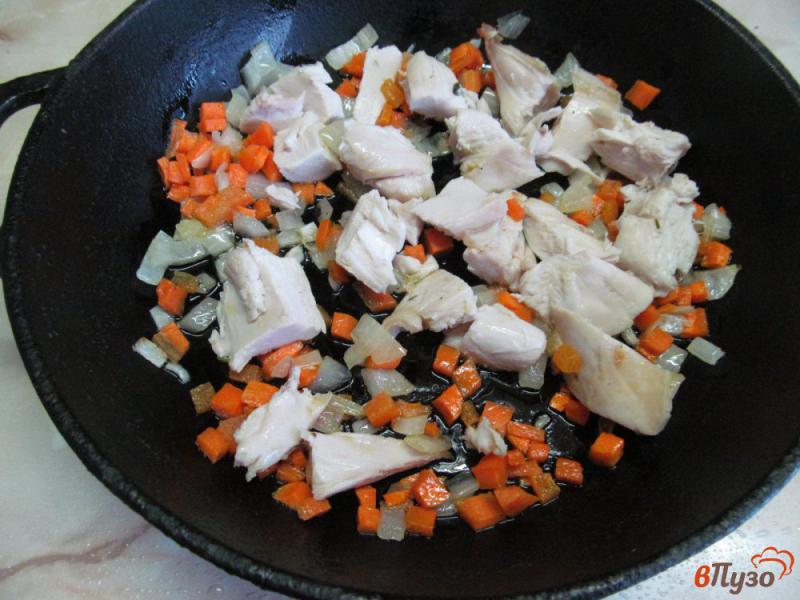 Фото приготовление рецепта: Кус-кус с овощами и курицей шаг №2