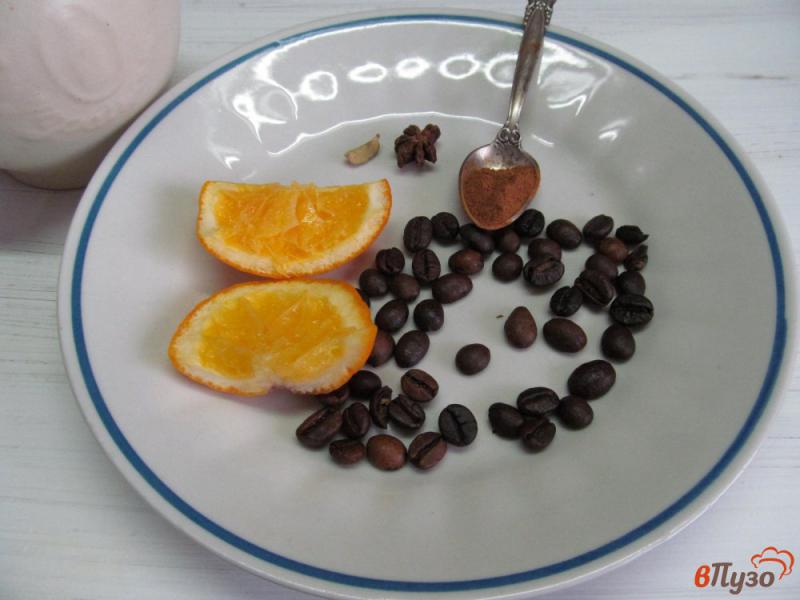 Фото приготовление рецепта: Кофе с ароматом апельсина и специй шаг №1