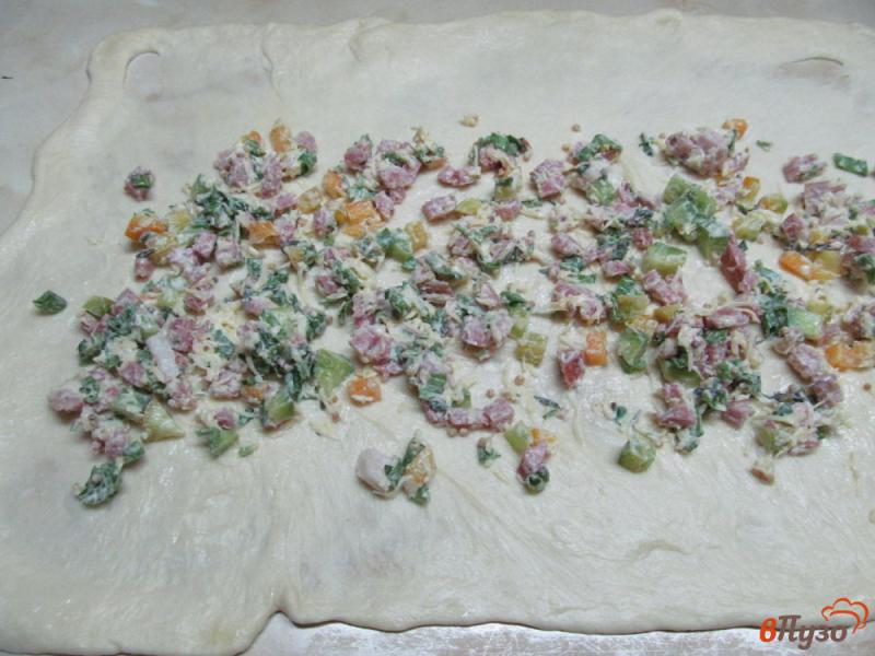 Фото приготовление рецепта: Мини пироги со вкусом пиццы шаг №7