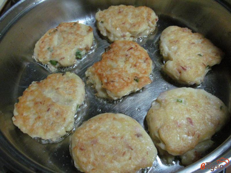 Фото приготовление рецепта: Картофельные котлеты с тунцом шаг №5