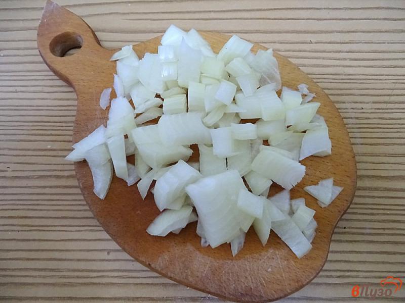Фото приготовление рецепта: Соус из мороженых подберёзовиков  со сметаной. шаг №2