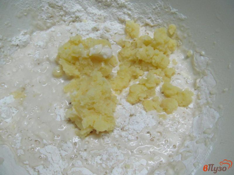 Фото приготовление рецепта: Пирожки с начинкой из картофеля с тунцом шаг №3