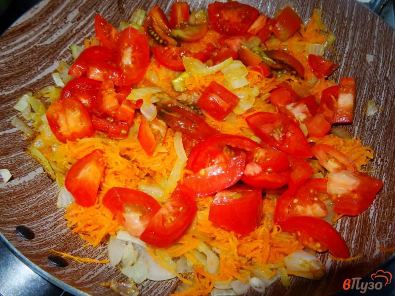 Фото приготовление рецепта: Гречка с овощами и колбасой шаг №7