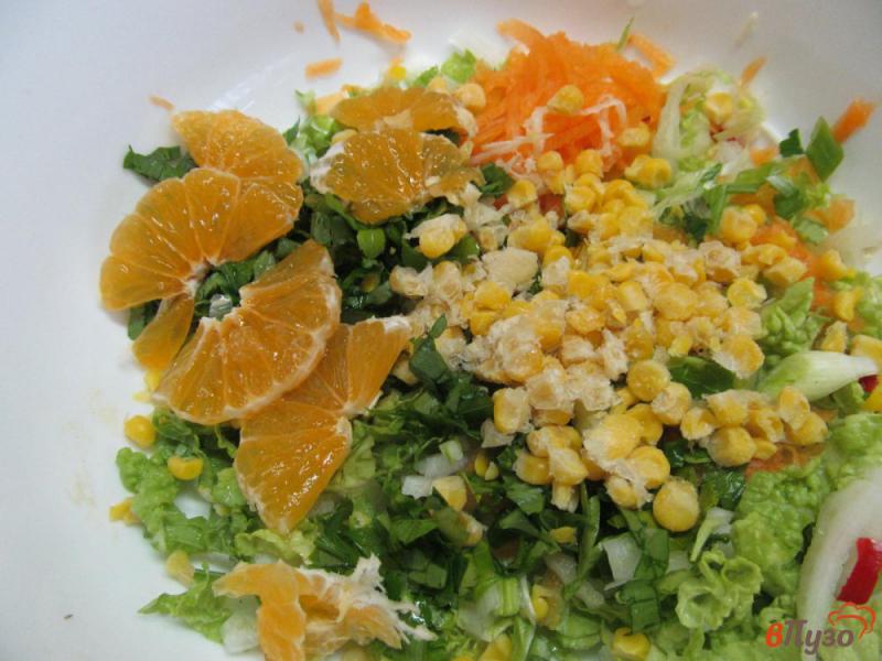 Фото приготовление рецепта: Салат из пекинской капусты с мандарином и тыквой шаг №4
