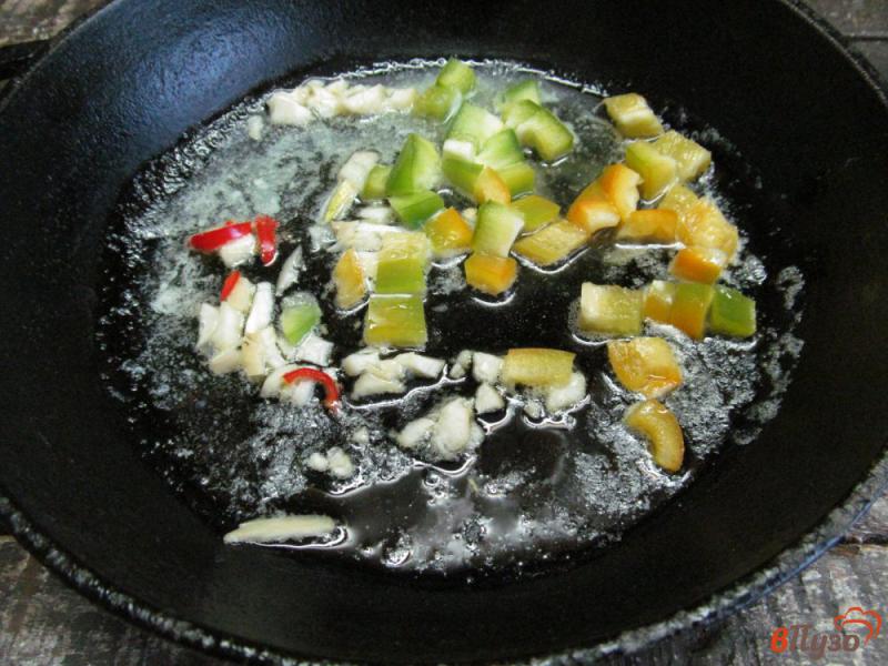 Фото приготовление рецепта: Паста пенне с курицей под соусом «Альфредо» шаг №1