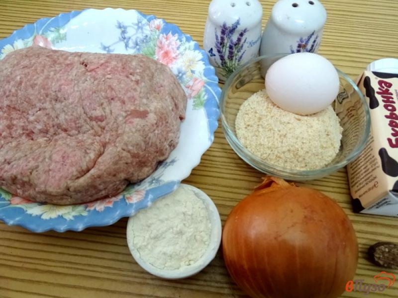 Фото приготовление рецепта: Мясные шарики со сливочным соусом шаг №1