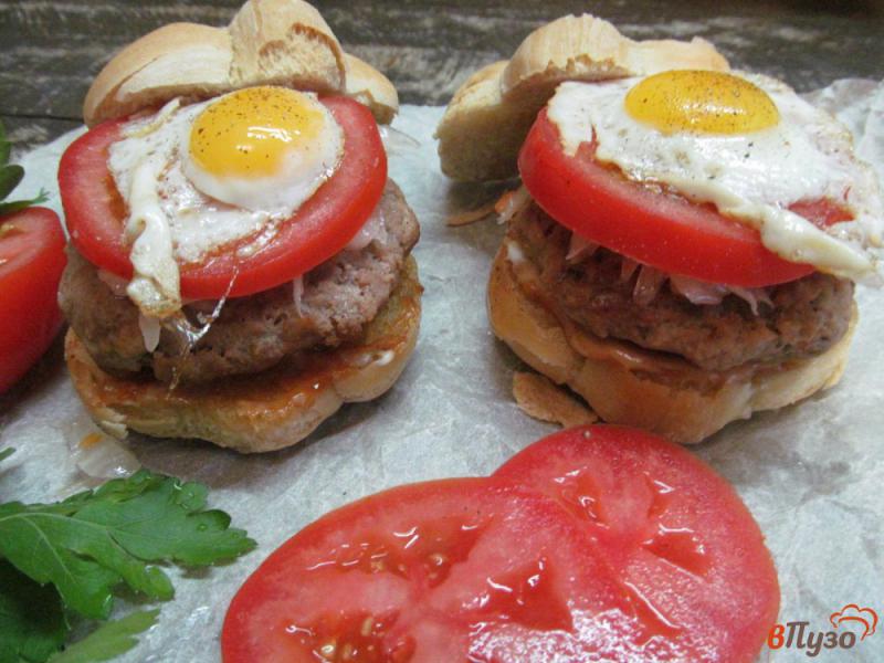Фото приготовление рецепта: Сэндвич с квашеной капустой и перепелиным яйцом шаг №10