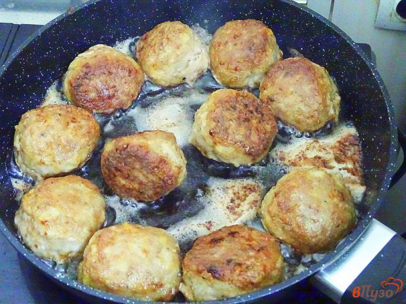 Фото приготовление рецепта: Мясные шарики со сливочным соусом шаг №10