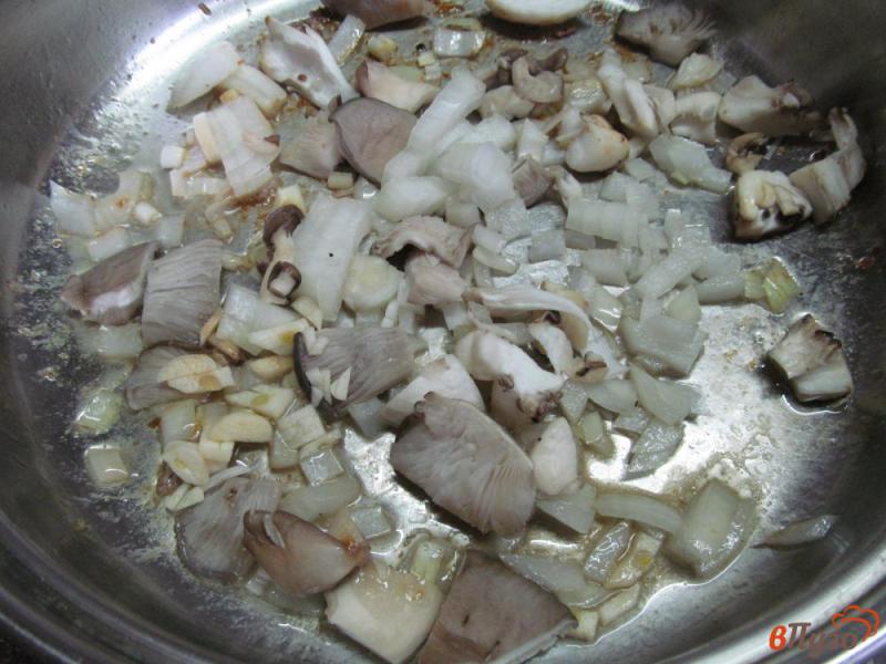 Фото приготовление рецепта: Свинина с рагу из грибов и фасоли шаг №3