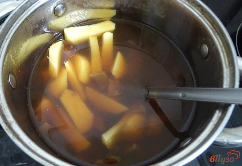 Фото приготовление рецепта: Гороховый суп с грибами по белорусски шаг №3