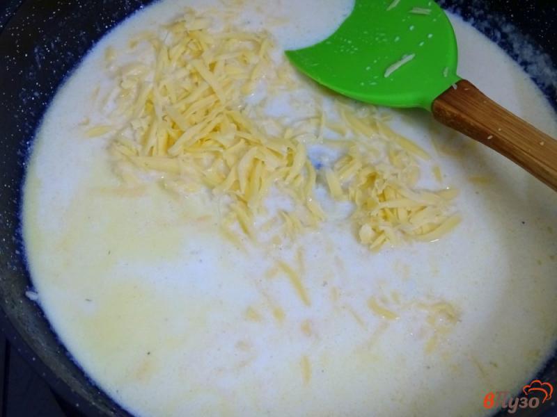 Фото приготовление рецепта: Макароны в сырном соусе шаг №5