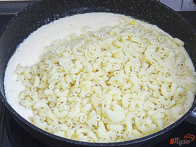 Фото приготовление рецепта: Макароны в сырном соусе шаг №6