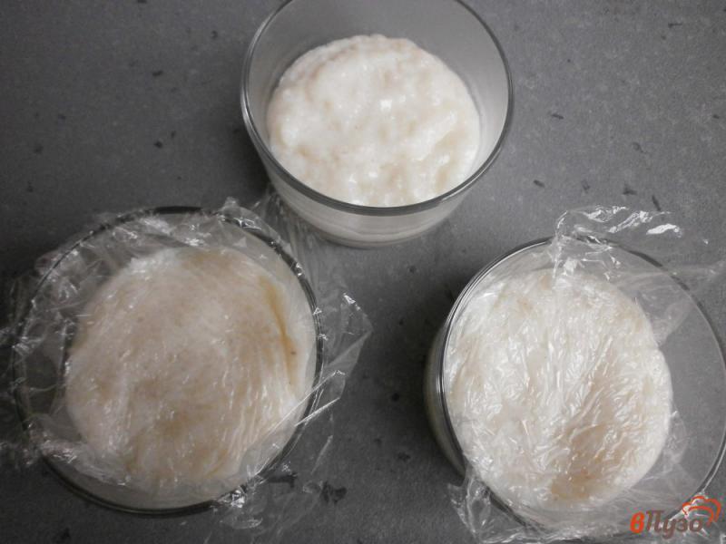 Фото приготовление рецепта: Десерт из рисового крема с айвой гренадин шаг №5