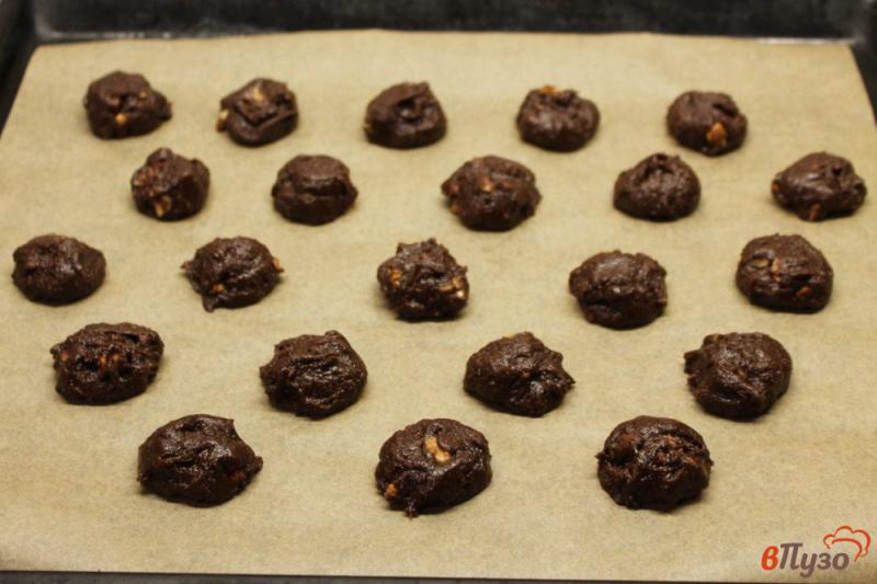 Фото приготовление рецепта: Шоколадное печенье на основе ржаной муки шаг №5