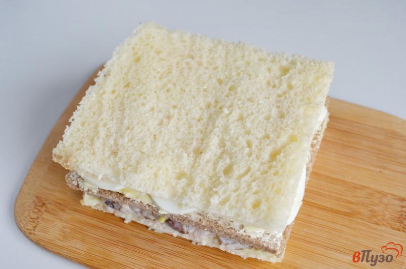 Фото приготовление рецепта: Бутербродный торт с рыбой шаг №4