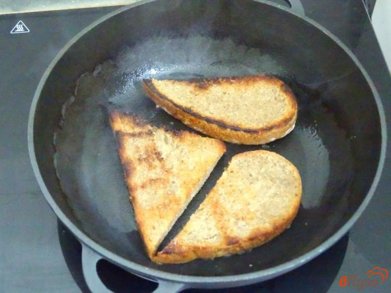 Фото приготовление рецепта: Бутерброды с консервированным тунцом шаг №6