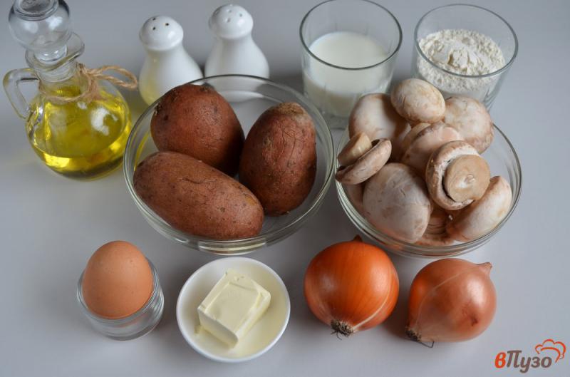 Фото приготовление рецепта: Картофельный пирог с грибами и сыром шаг №1