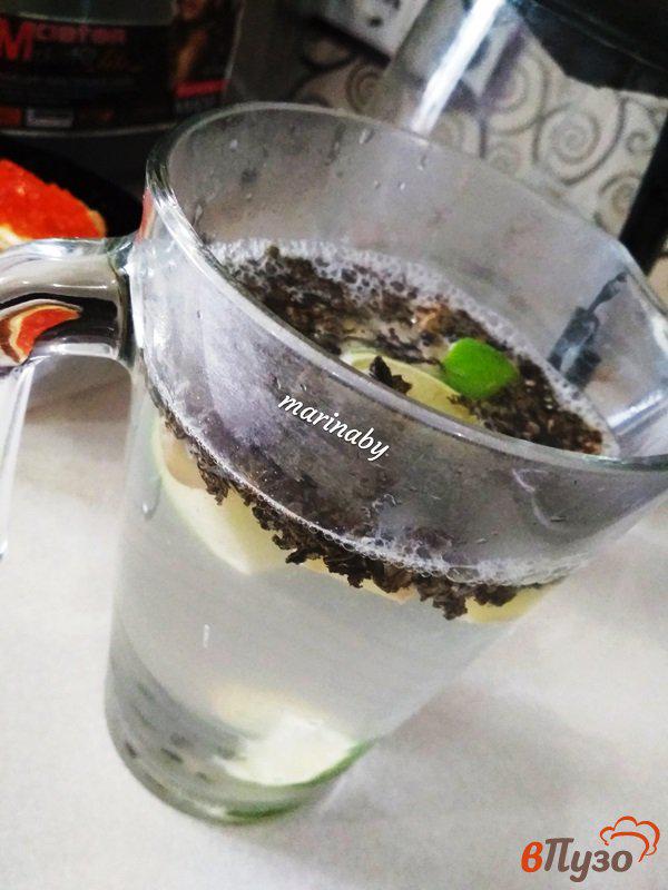 Фото приготовление рецепта: Зеленый чай с имберём и лаймом шаг №4