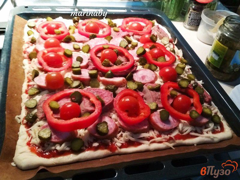 Фото приготовление рецепта: Пицца мясная с говяжьим копченым языком шаг №8