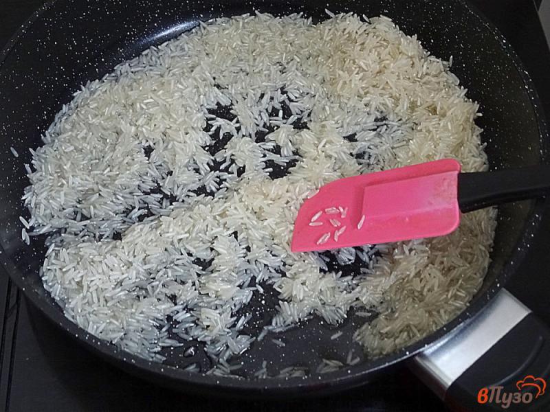 Фото приготовление рецепта: Рис с кукурузой и перцем шаг №6
