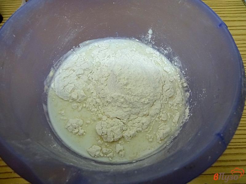 Фото приготовление рецепта: Пыщные оладьи на молоке шаг №3