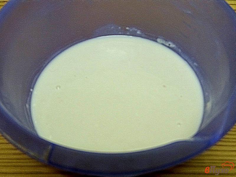 Фото приготовление рецепта: Пыщные оладьи на молоке шаг №4
