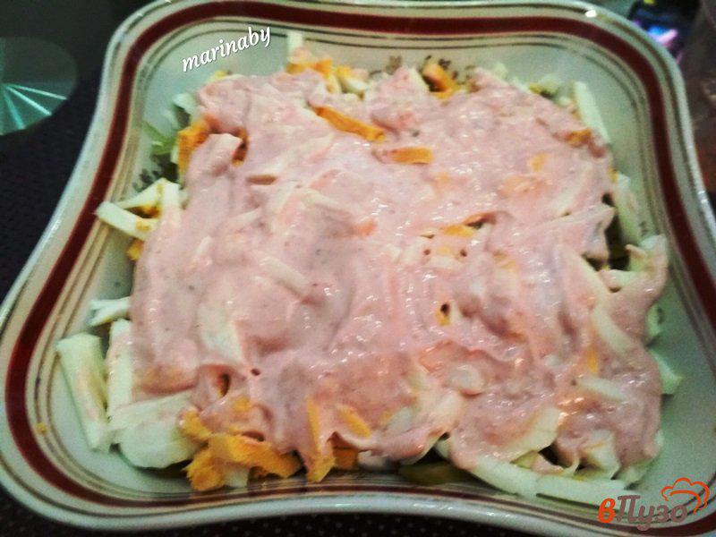 Фото приготовление рецепта: Слоеный салат из говяжьего, копченого языка шаг №11