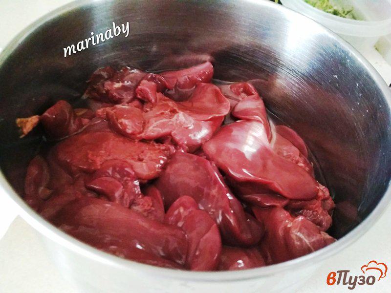 Фото приготовление рецепта: Тушеная печень индейки в соусе с картофельным пюре шаг №1