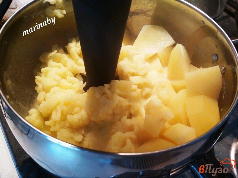 Фото приготовление рецепта: Тушеная печень индейки в соусе с картофельным пюре шаг №10