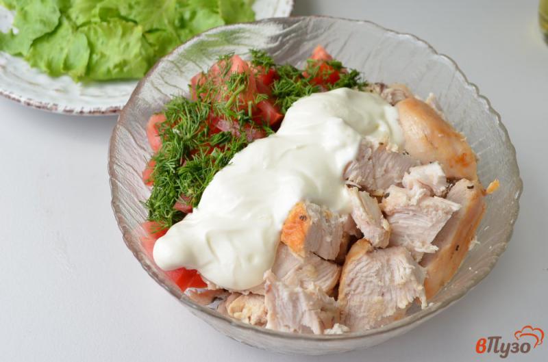 Фото приготовление рецепта: Куриный салат с помидорами шаг №6