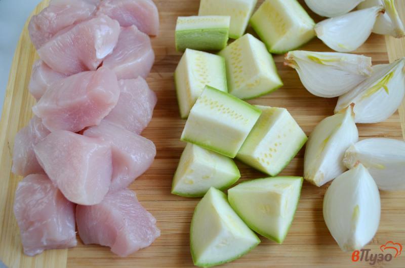 Фото приготовление рецепта: Шашлык из куриного филе с овощами + рецепт соуса шаг №2