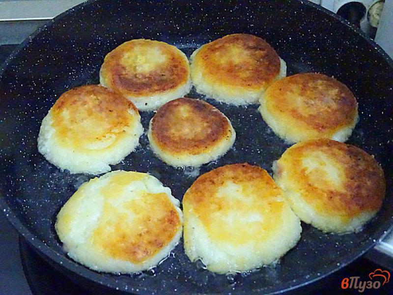 Фото приготовление рецепта: Сырники без яиц шаг №5